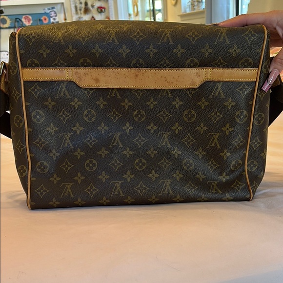 Louis Vuitton Brown Monogram Messenger Bag - Picture 7 of 17